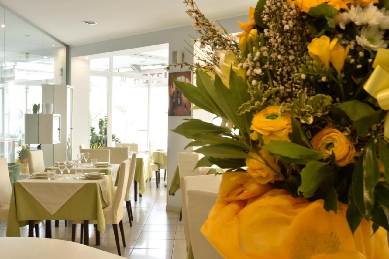 Hotel Ristorante La Marina Mhotelsgroup San Bartolomeo Al Mare Luaran gambar
