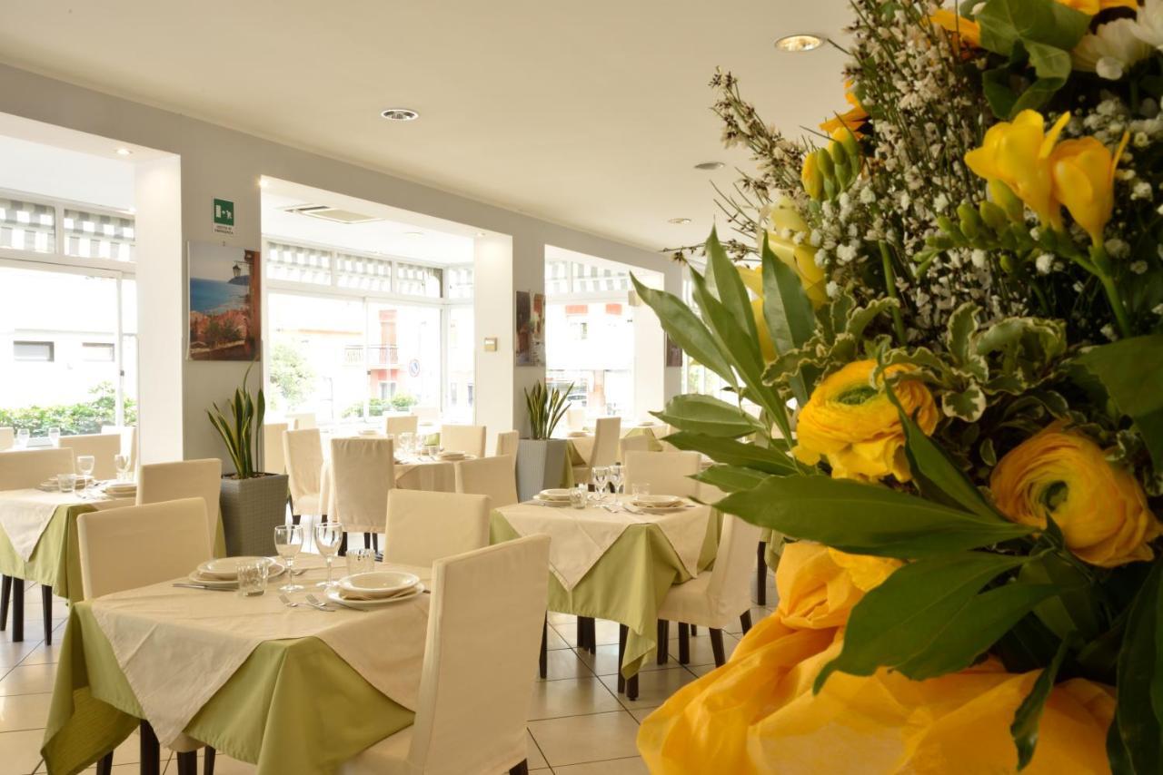 Hotel Ristorante La Marina Mhotelsgroup San Bartolomeo Al Mare Luaran gambar