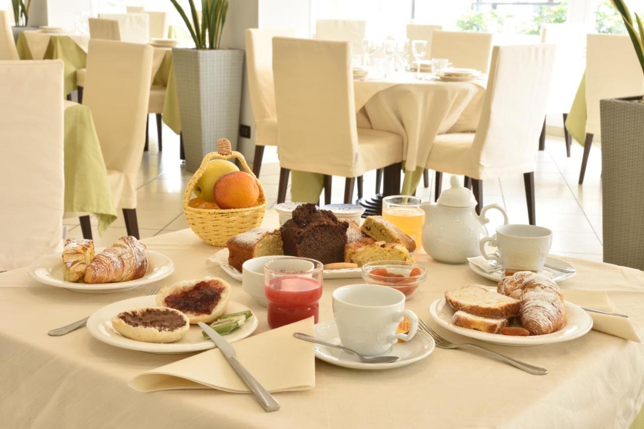 Hotel Ristorante La Marina Mhotelsgroup San Bartolomeo Al Mare Luaran gambar